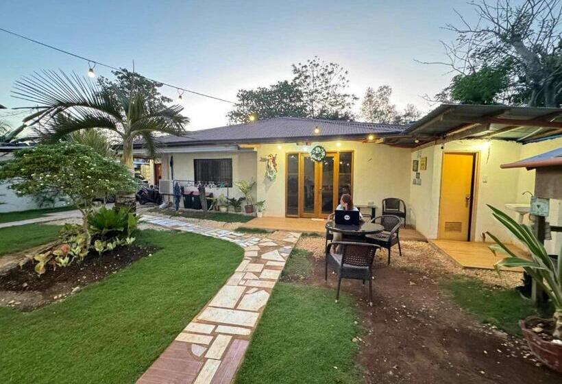 آپارتمان دلوکس 3 خوابه, The Armoury