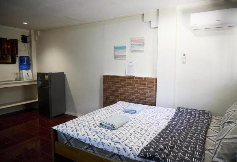 استودیوی استاندارد, The Armoury