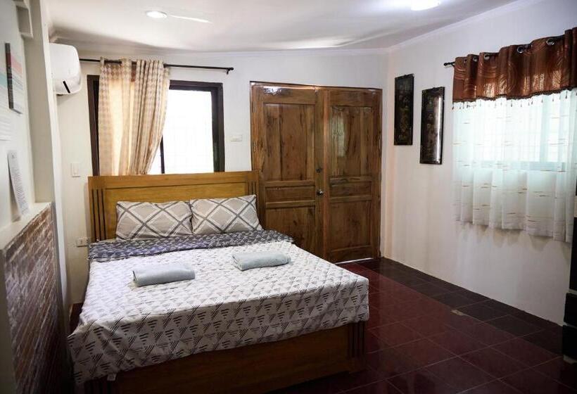 استودیوی استاندارد, The Armoury