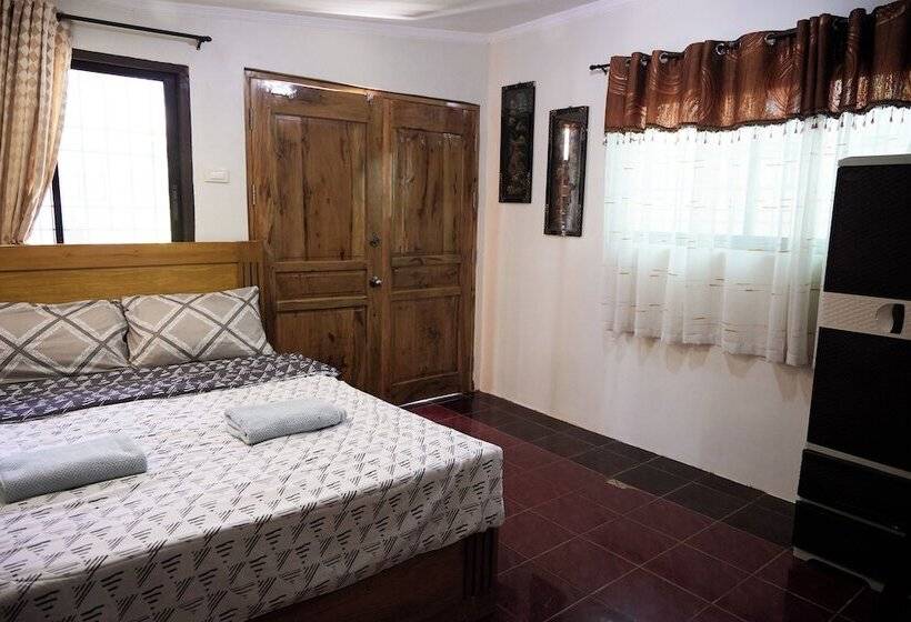 استودیوی استاندارد, The Armoury