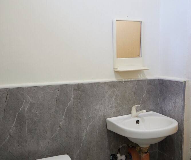 استودیوی استاندارد, The Armoury