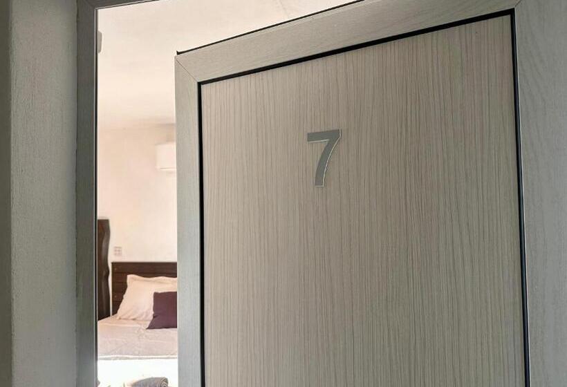 اتاق لوکس با بالکن و چشمانداز دریا, Arthotel Oscar I Sozopol