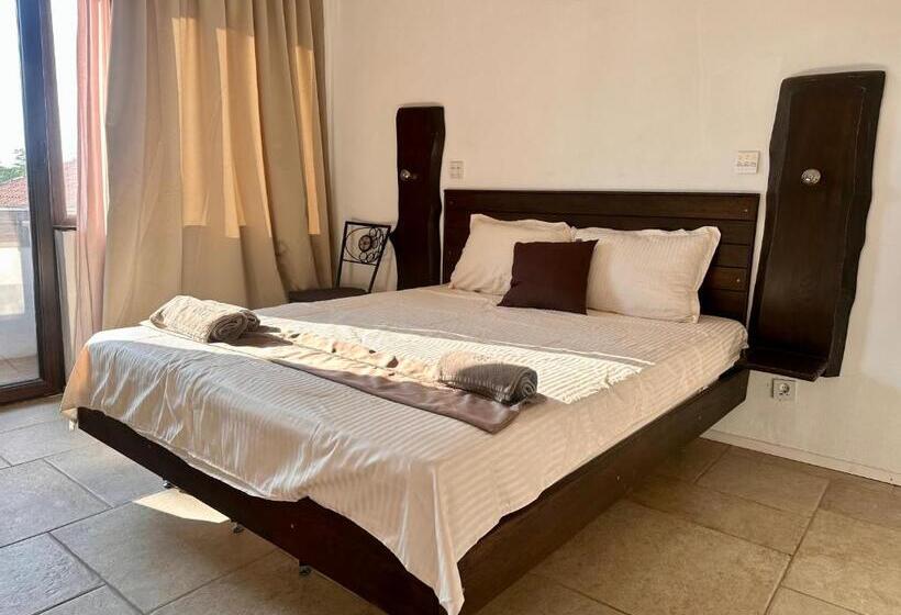 اتاق لوکس با بالکن و چشمانداز دریا, Arthotel Oscar I Sozopol