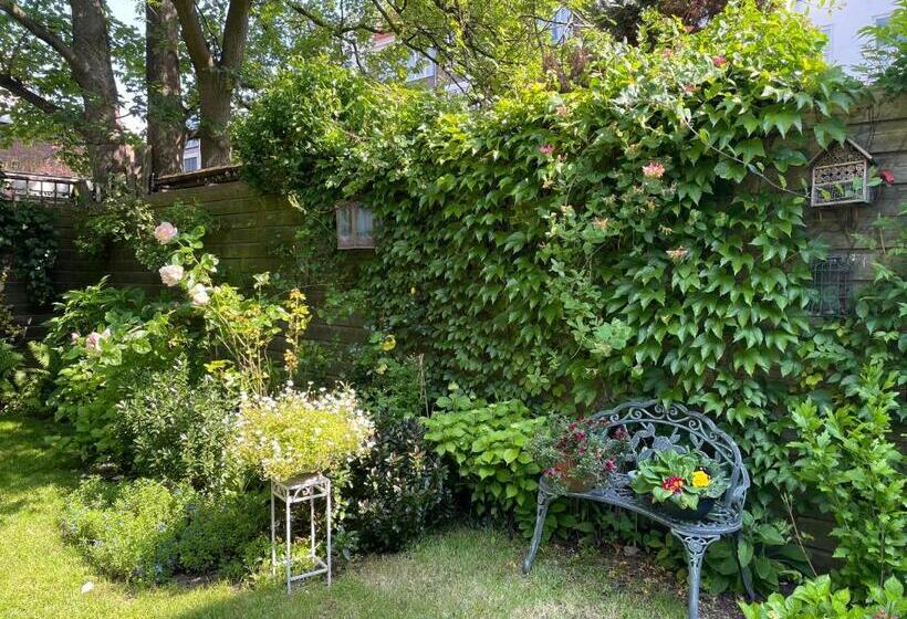 חדר דלוקס נוף לגינה, Luxurious Classical Dutch Styled Room In City Centre Of The Hague