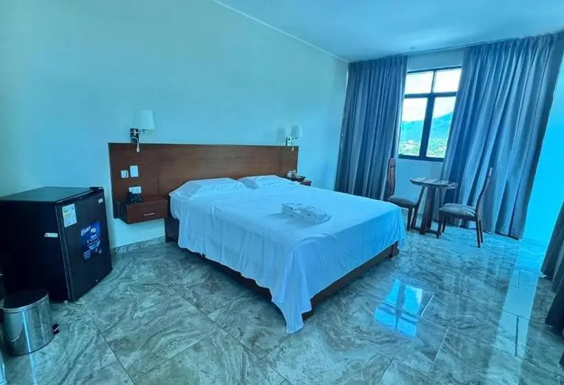 سوییت لوکس, Caruzo Hotel And Suites