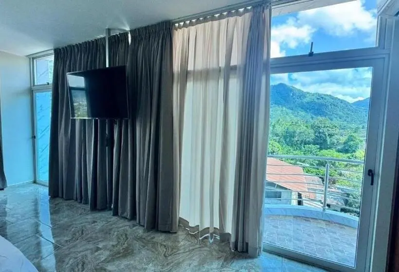 سوییت لوکس, Caruzo Hotel And Suites