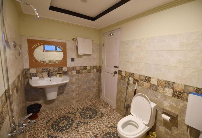 سوییت خانوادگی, Al Noor Starlet