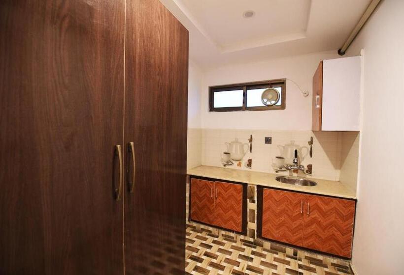 سوییت خانوادگی, Al Noor Starlet