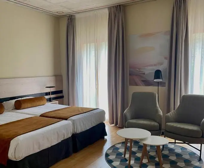 اتاق بزرگ با دسترسی به اسپا, Balneario De La Albotea