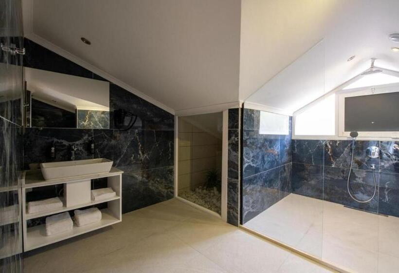 غرفة ديلوكس مزوَّدة بجاكوزي, Ramada by Wyndham Fethiye Oludeniz