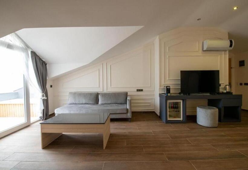 غرفة ديلوكس مزوَّدة بجاكوزي, Ramada by Wyndham Fethiye Oludeniz