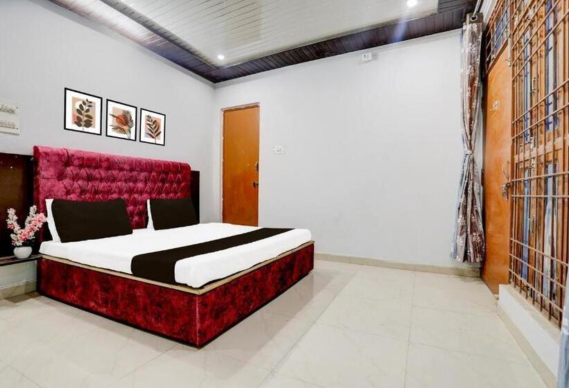 Номер Стандарт Трехместный, Oyo Hotel Dharma Stay