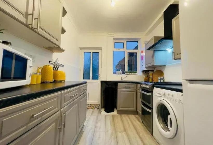 اتاق لوکس, Sariyu Space Luton