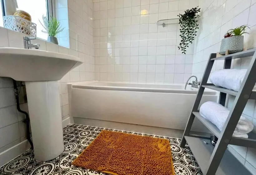 اتاق لوکس, Sariyu Space Luton