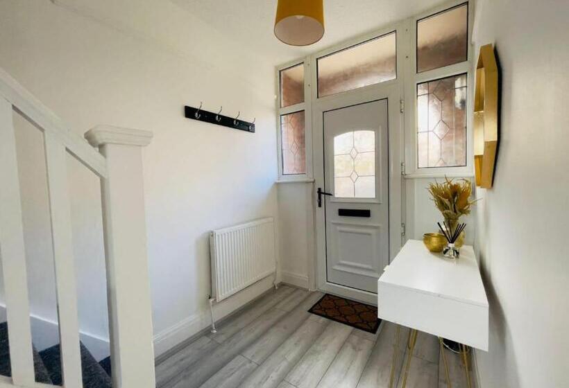 اتاق اکونومی, Sariyu Space Luton