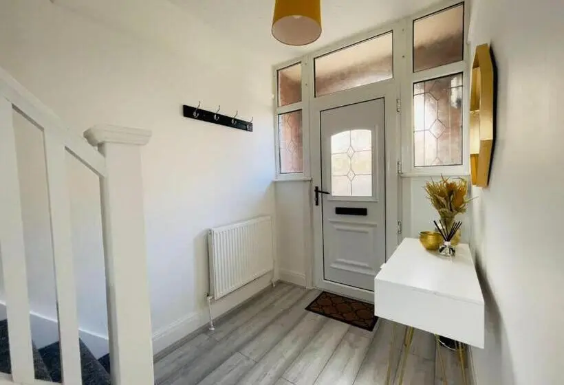 اتاق اکونومی, Sariyu Space Luton