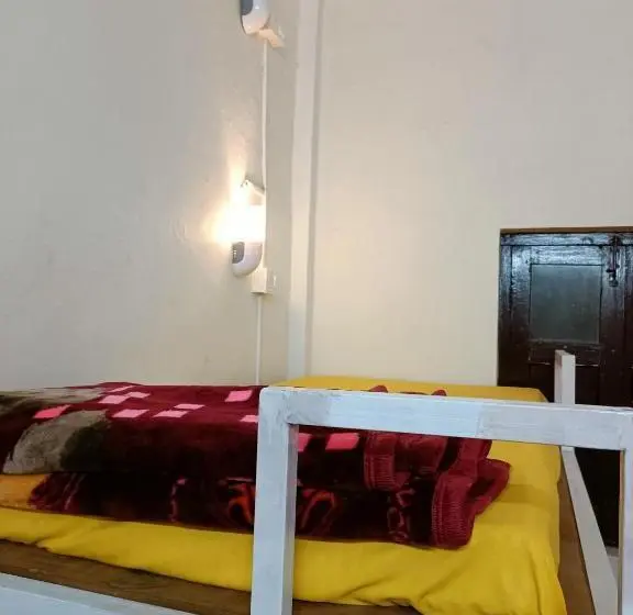 Lit en Chambre Commune, Baba Neeb Karori Hostel