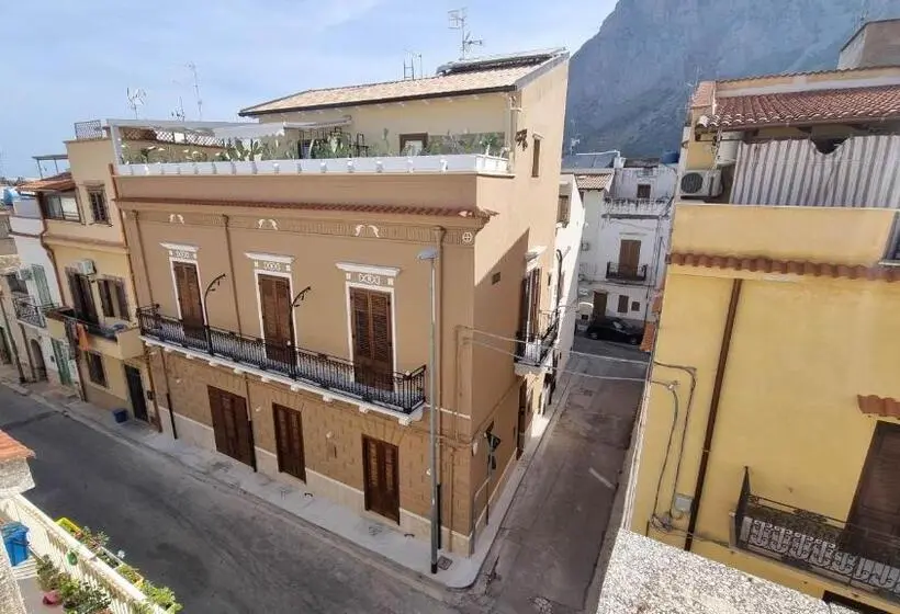اتاق لوکس, Le Tre Ninfe Cinisi
