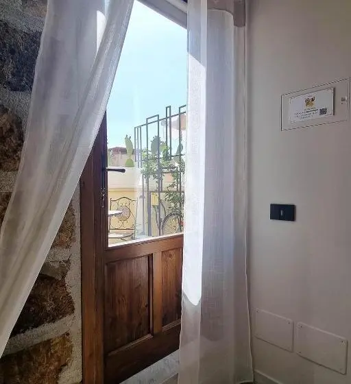 اتاق لوکس, Le Tre Ninfe Cinisi