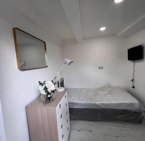 スタンダードシングルルーム, Lovely Ensuite Room In Corby
