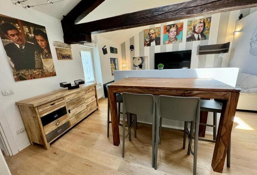 1 Bedroom Penthouse Apartment, Movie Loft Art Piccolo Attico Immerso Nell Arte Con Parcheggio Privato