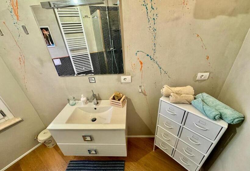 1 Bedroom Penthouse Apartment, Movie Loft Art   Piccolo Attico Immerso Nell Arte Con Parcheggio Privato