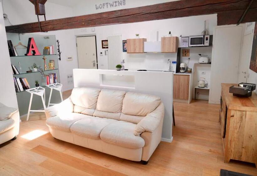 1 Bedroom Penthouse Apartment, Movie Loft Art Piccolo Attico Immerso Nell Arte Con Parcheggio Privato