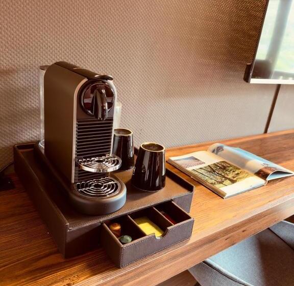 اتاق استاندارد چهار تخته, Alpeen