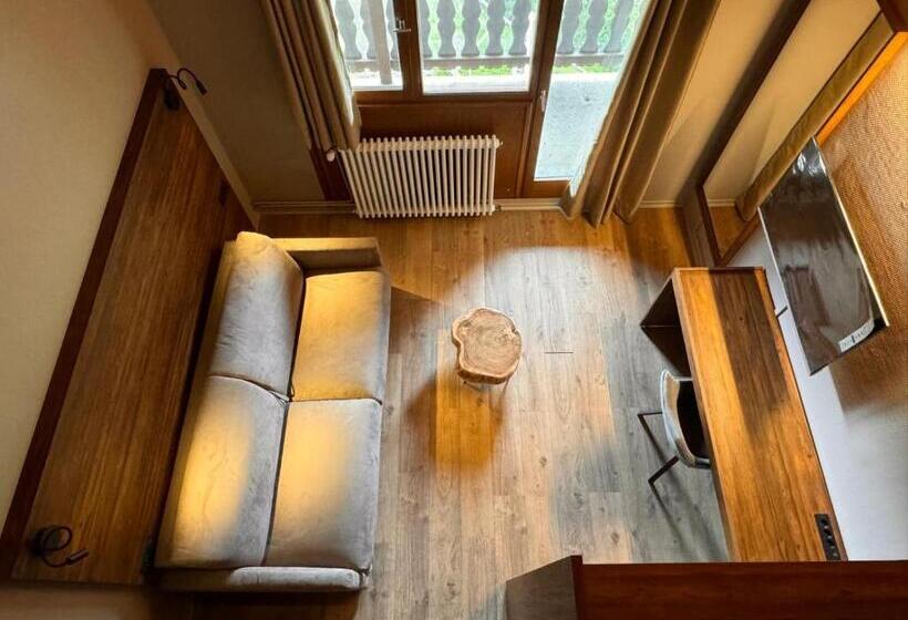 سوئیت جونیور با چشمانداز کوهستان, Alpeen