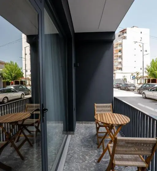 اتاق لوکس سه تخته, Austin Boutique
