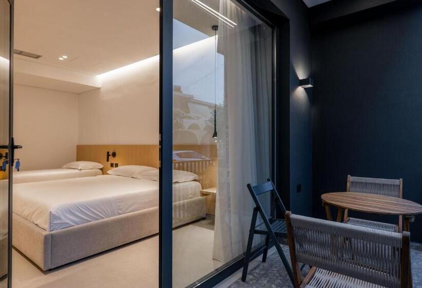 اتاق لوکس سه تخته, Austin Boutique