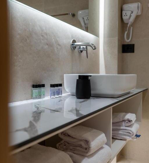 اتاق لوکس سه تخته, Austin Boutique