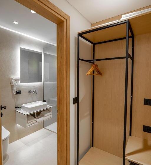 اتاق استاندارد سه نفره, Austin Boutique