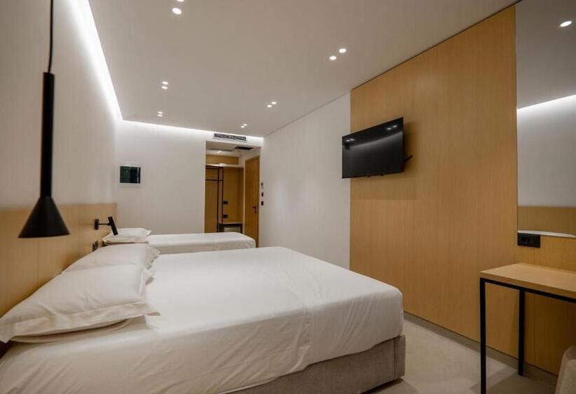 اتاق استاندارد سه نفره, Austin Boutique