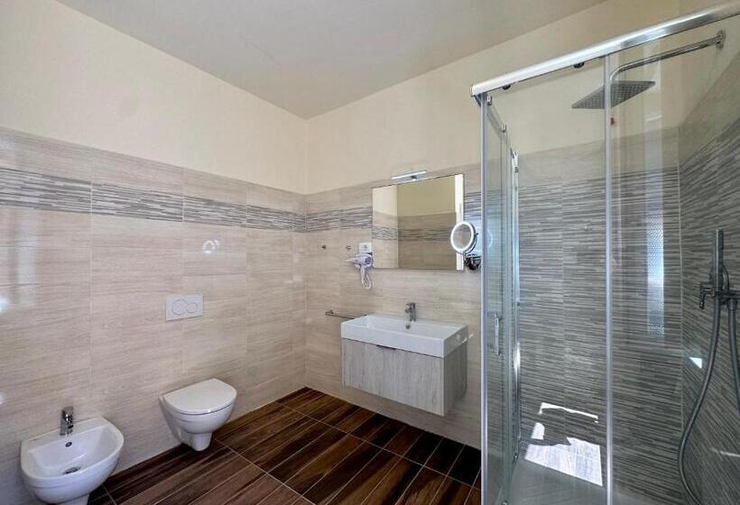 デラックスルーム, La Ninfa