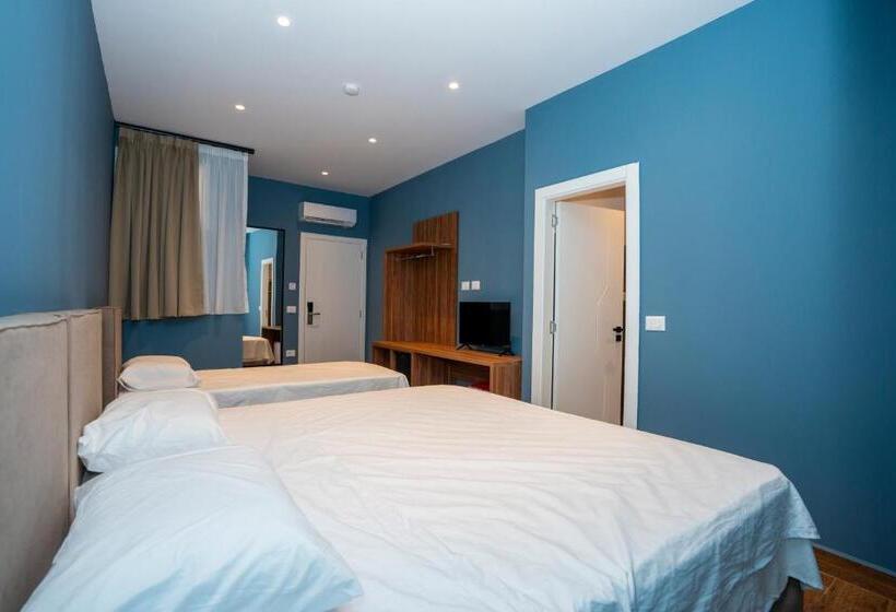 标准三人间, Lodi