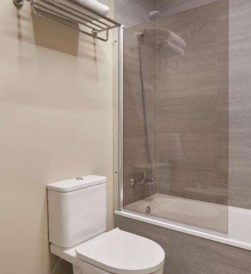 标准三人间, Sukha