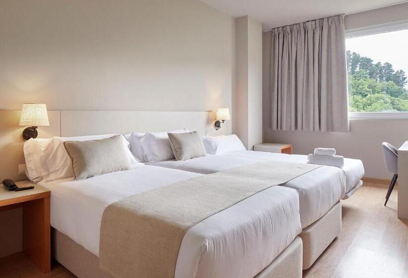 标准三人间, Sukha