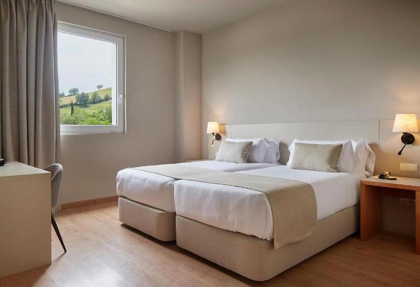 带大床的复式套间, Sukha