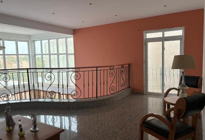 اتاق استاندارد با سرویس بهداشتی مشترک, Techas Mansion Guesthouse