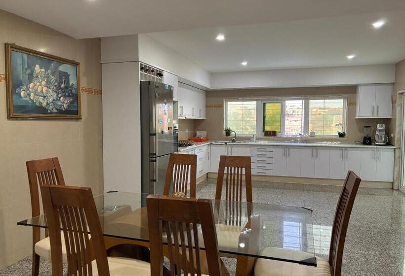 اتاق استاندارد با سرویس بهداشتی مشترک, Techas Mansion Guesthouse