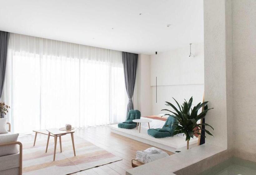 Estudio Superior, 夕下青野民宿 The Setting Sun