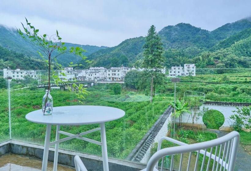 Номер Стандарт с Балконом, Nature Cure Village Lodge 婺源自在舍民宿