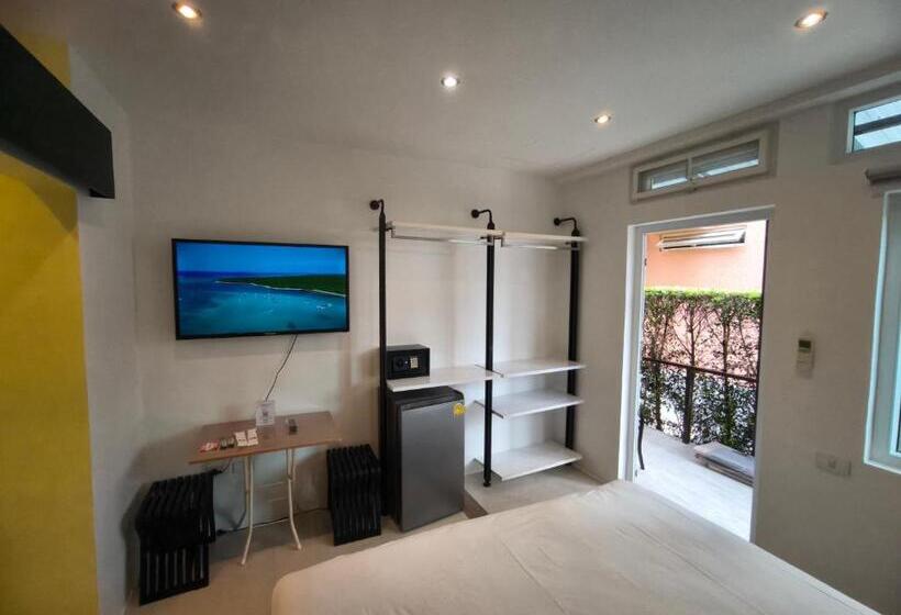 バルコニー付きスタンダードルーム, Blue Haven Bay Villa And Resort Apartments