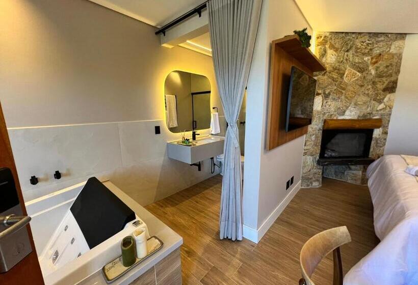 스위트 킹사이즈 침대, Pousada Maple Monte Verde