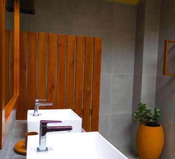 بانگلوی استاندارد, Terrasa Solar