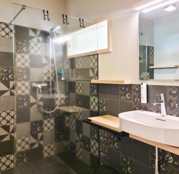 חדר סטנדרט לשלושה עם נוף לגינה, Zimmerei Mit Frühstück