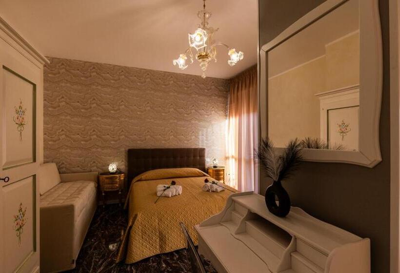 اتاق لوکس خانوادگی, Amy Rooms