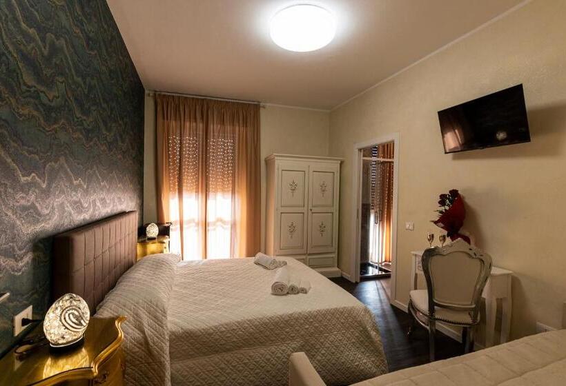 اتاق استاندارد چهارنفره با بالکن, Amy Rooms