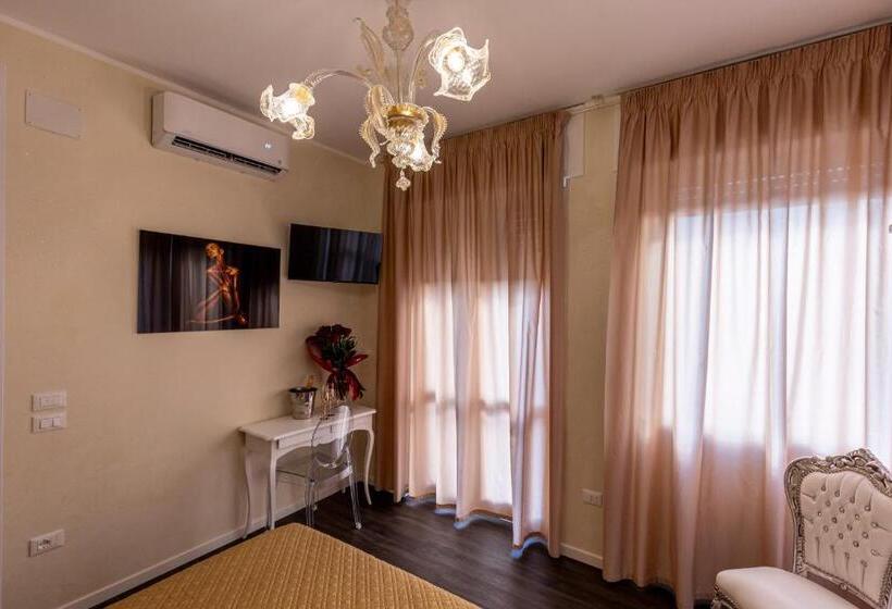 اتاق لوکس با تخت بزرگ, Amy Rooms